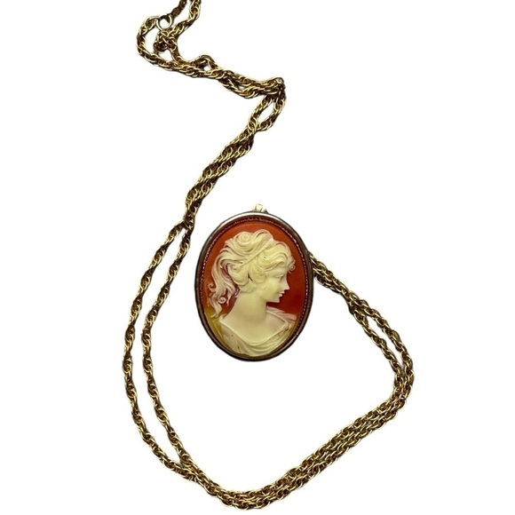 Vintage Carved Resin Cameo Perfume Locket Brooch Pendant - Picture 2 of 9